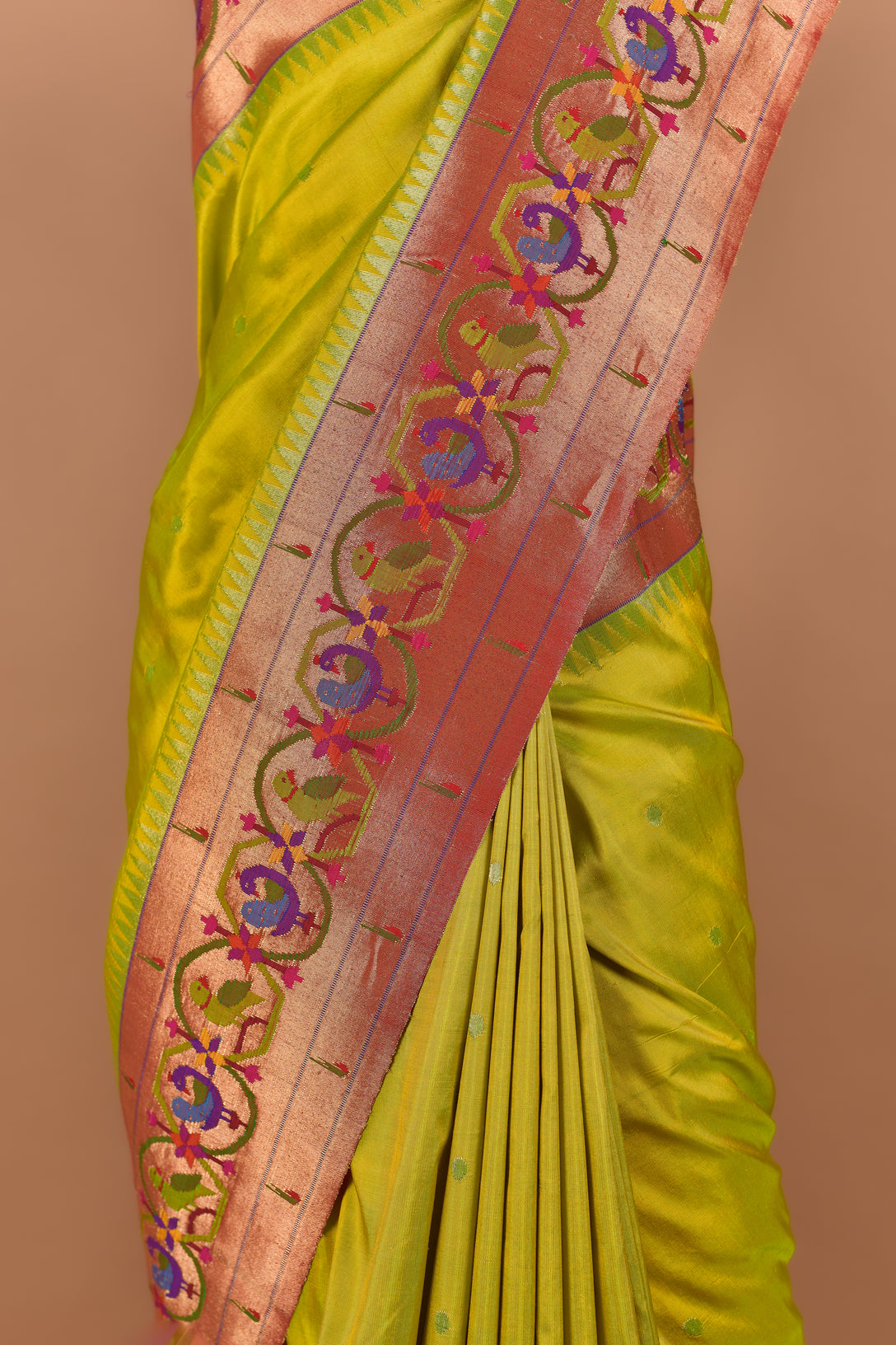 Bangdi more brocade paithani